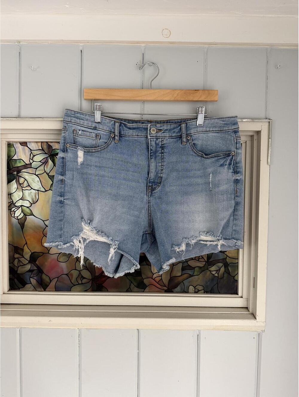 Sofia vergara denim shorts Light Wash Distressed Size 16